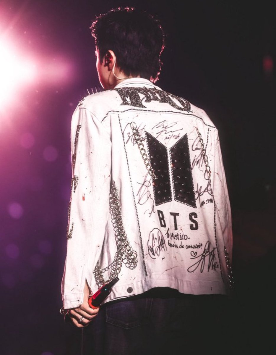 Members all signed Mistico’s jacket and has a personal dedication “To Mistico, gracias de corazon!” 

Is Jin giving it back to Mistico?  😭