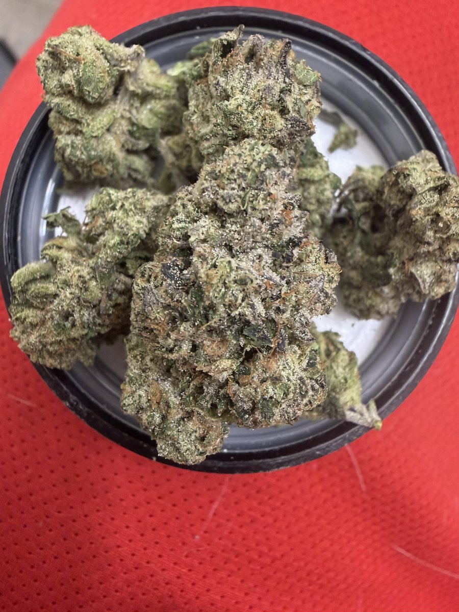 Putemonaposter's tweet photo. El SAPO AND Peach slushy! The slushy is cool felt a lil stale but smoked GREAT! But this mf SAPO is the mother fucking truth! @TVNFamily_  appreciate the great customer service as well💪🏾 https://t.co/Y2DZpM9iSm