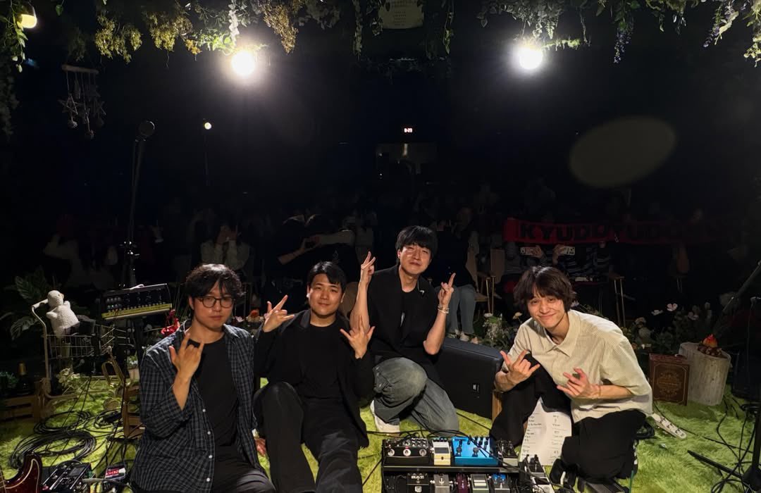 summer9do_'s tweet photo. 우와 이렇게까지 관객석 자체 모자이크 된
단체사진 첨 봤어요 https://t.co/vGsBtLU3LG