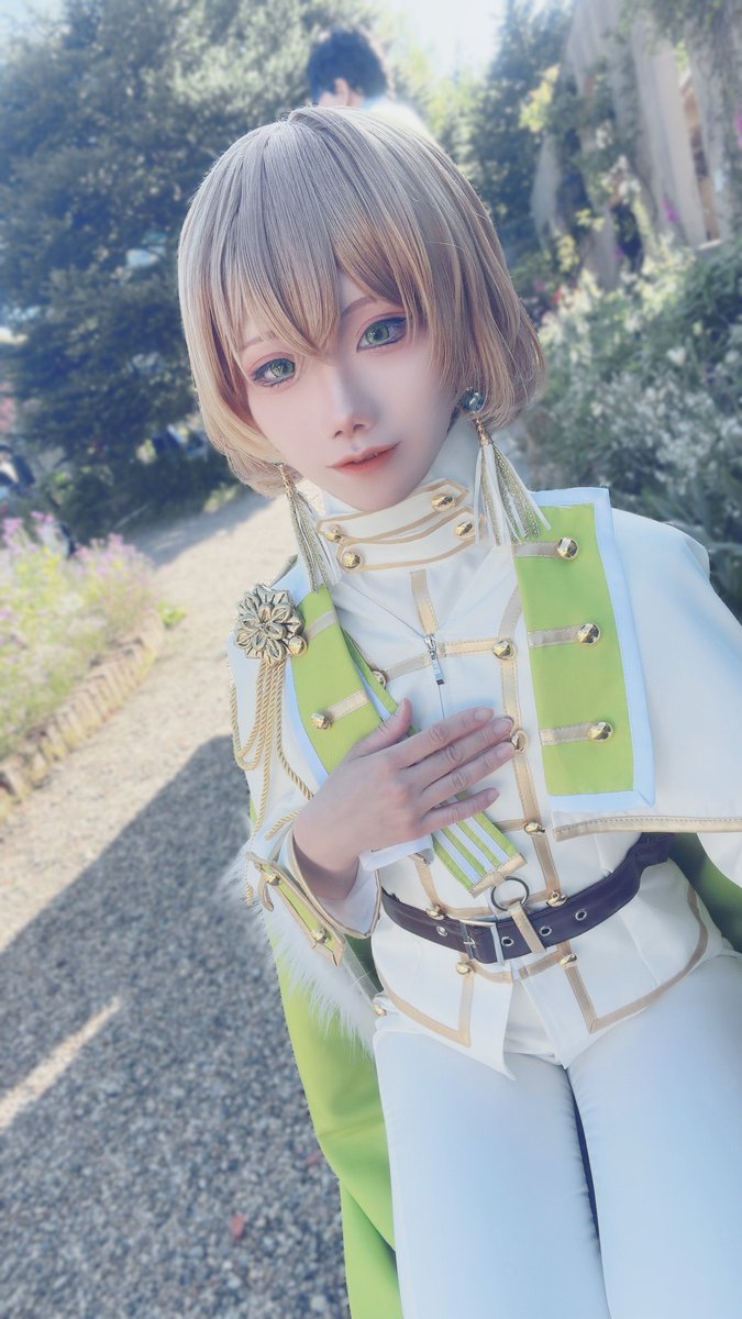 koyomi_oO's tweet photo. 白まほ南で花畑行ってきました🌼
メンバーもロケーションもお天気も最高で楽しかった〜！
SYOさん撮影ありがとうございました🙏

#まほやく_cos
#コスメルinガーデンミュージアム比叡 https://t.co/gS3Z7u9Mlr