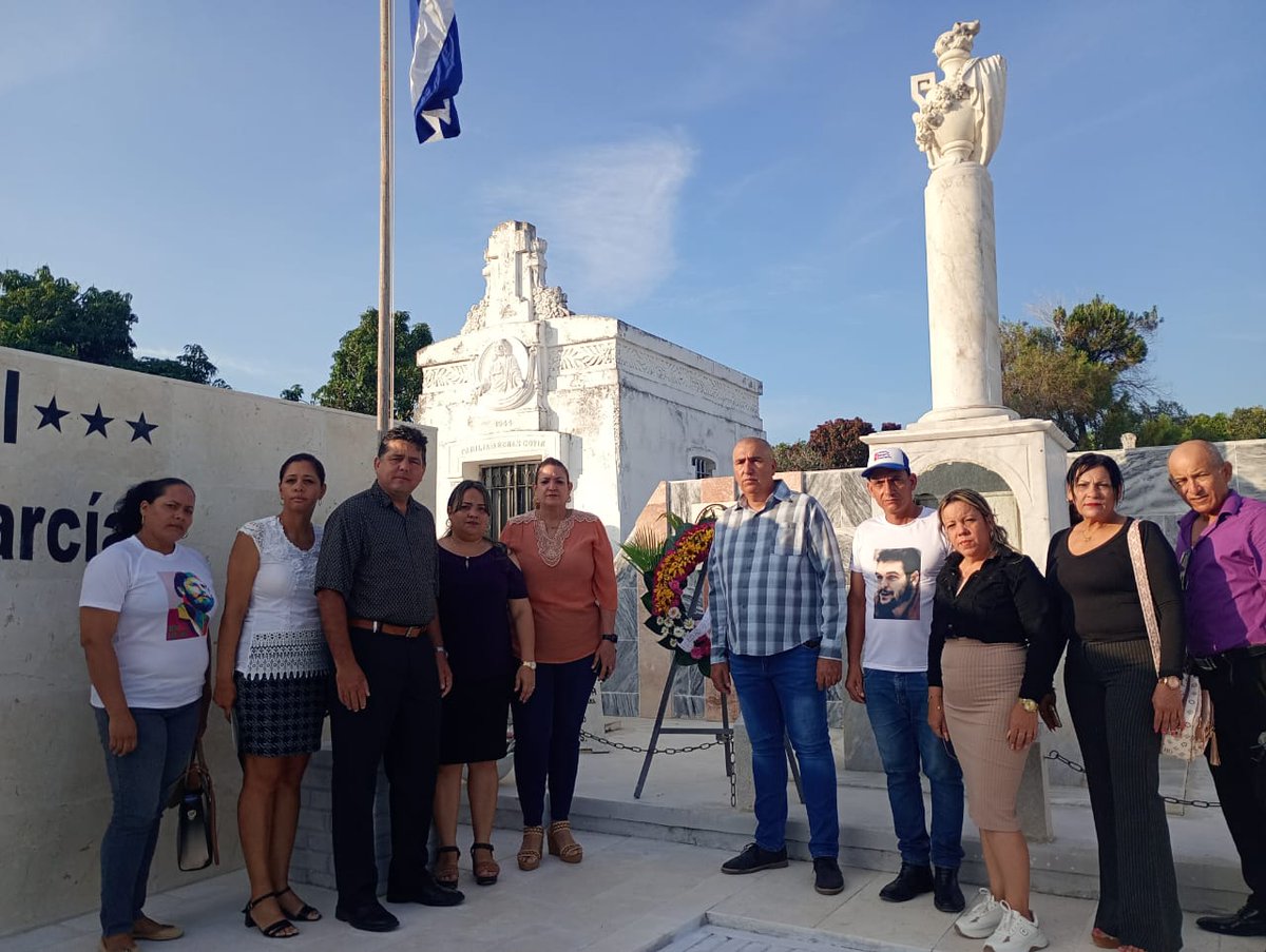 LorenzoOsbel's tweet photo. El homenaje eterno a Brígida Zaldívar, esposa de Vicente García y madre ejemplar para su época y para todos los tiempos #LasTunas #PorLasTunasLaVictoria #SíSePuede https://t.co/9JresZCuaj
