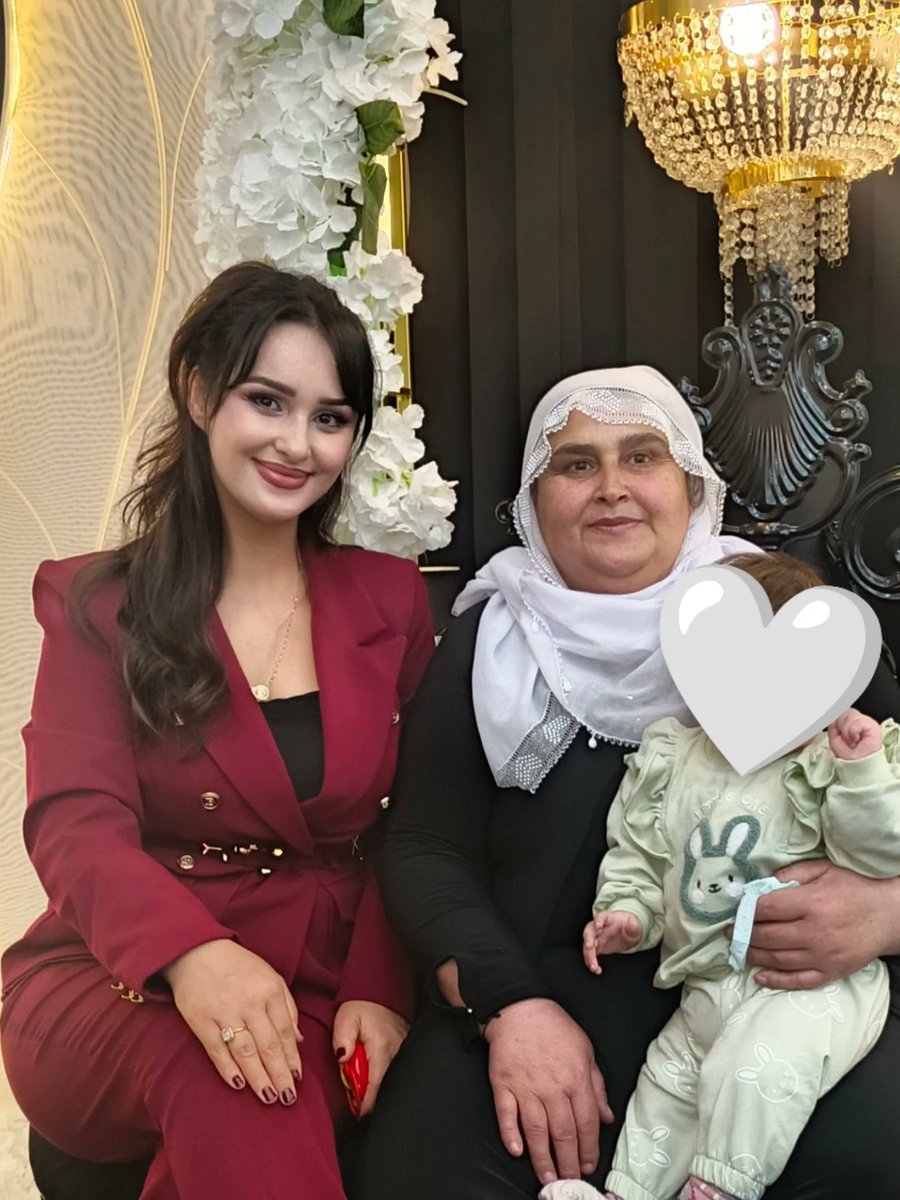 Dilan_odms's tweet photo. İro roja dayikaye 🤍💐 https://t.co/51QYeBqHSc