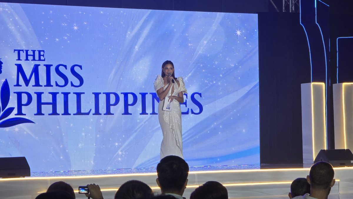 inquirerdotnet's tweet photo. PAU-PAU IN HER ELEMENT 🎙

LOOK: Miss Supranational 2023 first runner-up Pauline Amelinckx hosts The Miss Philippines 2026 Coronation Ball where #MissUniversePhilippines2026 finalists will receive their own national titles. | @diyarista https://t.co/J4a8nOdUss