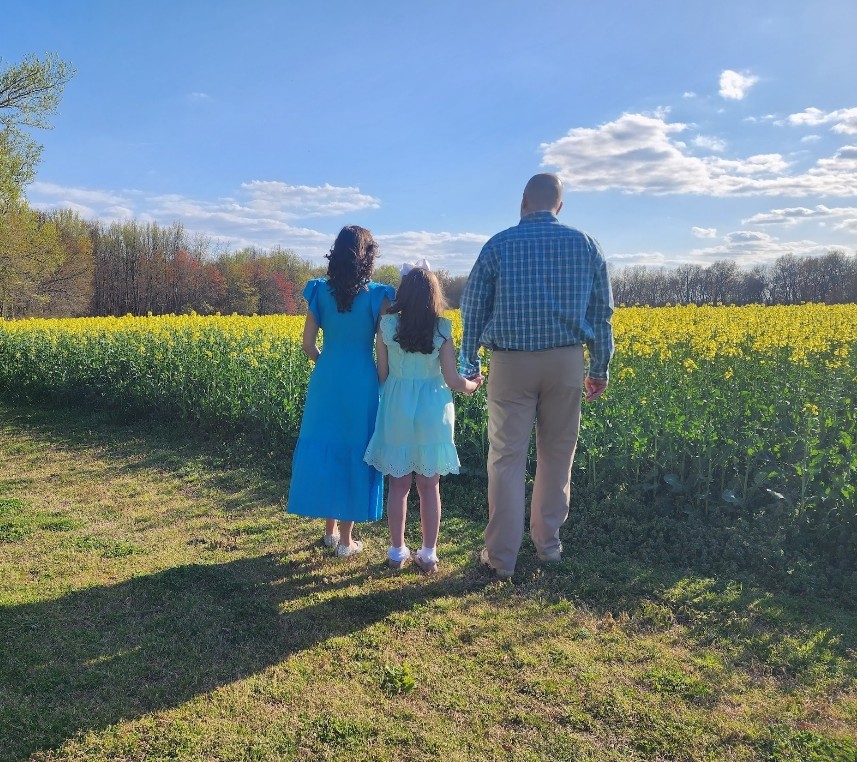 MrCoachLane's tweet photo. Happy Mothers Day to the best wife and mother i could ever ask for. The way she loves Kinley is inspiring. She is also a great mother to the fur babies. April Lane thank you for all that you do for our family. We love you. https://t.co/1ml5sbVuMN