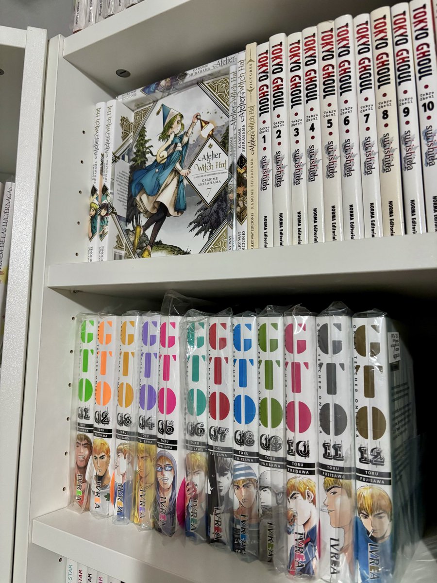IvanNoct's tweet photo. Hoy tocaba enseñar mi colección de mangas 📚 https://t.co/eJkamqEAyE