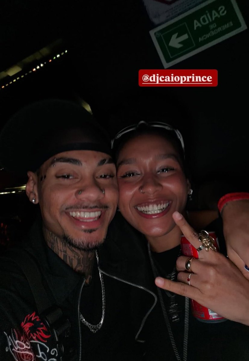 chataeviolenta's tweet photo. mano tô achando que minha namorada comeu o caio prince com nosso strap ela tá sorrindo tanto nessa foto ela nunca nem sorriu assim pra mim https://t.co/0E8sRaZAE3