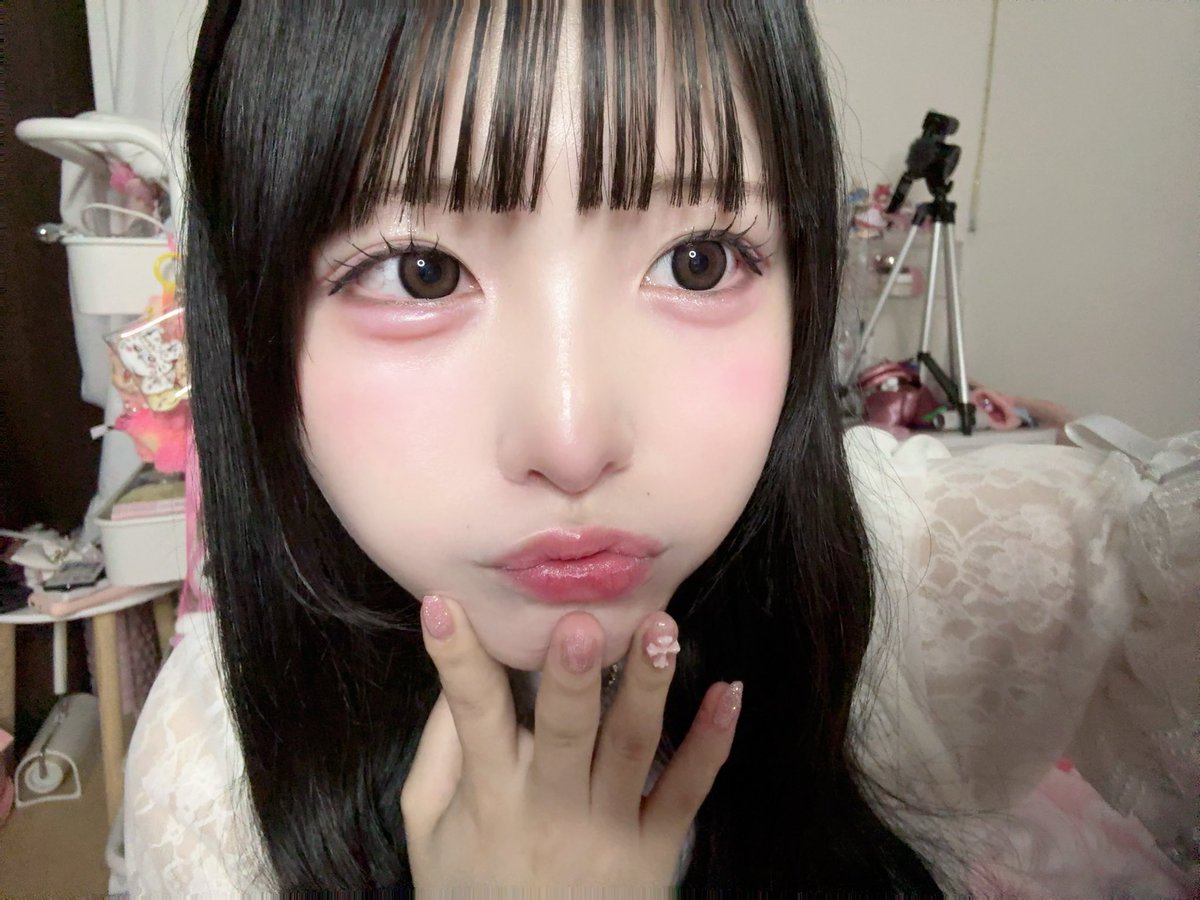 mero8ks2's tweet photo. 鼻小さすぎて大きくしたかわちこ https://t.co/Dkh8qJpx5O