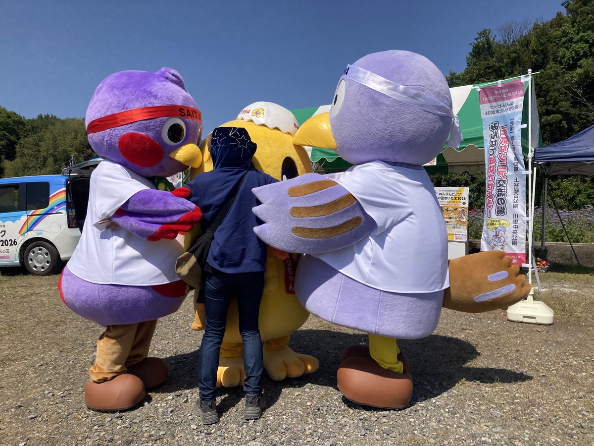 puchatomo's tweet photo. こうのす花まつり、その3
一年ぶりにひなちゃんに再会
そして埼玉県民でありながら初めて会う
コバトンandさいたまっちに感動

戸田ボートレースのブースで
レース1位を当てたのでみんなに自慢した。QUOカードもらった！
クマは最強です。
ね、ルネ。 https://t.co/8B4J9SywvC