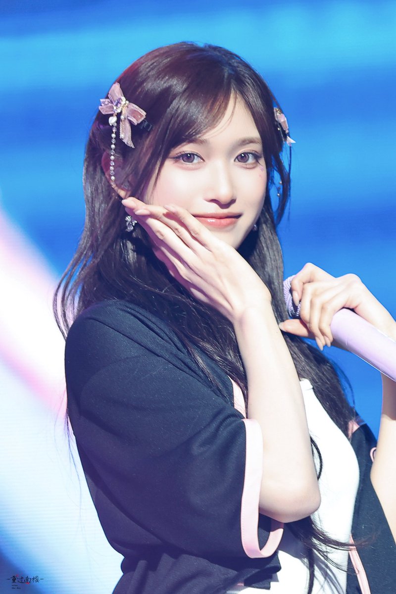 260509 ꒰ঌ(⃔ ⌯' '⌯)⃕໒꒱ #이서 #LEESEO #イソ #IVE #아이브 #SHOW_WHAT_I_AM