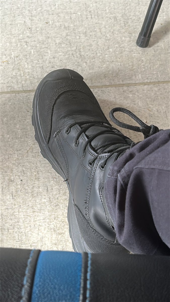 MasterRey222's tweet photo. Une pute bonne que à mettre sa tête sous mes semelles c’est tout ce que tu es😂

#findom #findommale #footfetish #bdsm #moneyslave #soumis #paypig https://t.co/dnwbnpPd2R