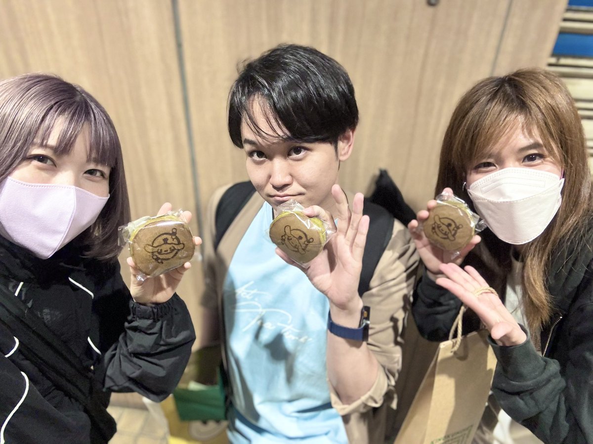 teaaa_time_'s tweet photo. 本日の稽古は見学者様が来てくださりました〜〜！☺️🙌
過去公演の台本を一気読みして久しぶりにティータイムの世界観にどっぷり浸りました♪🫖

稽古写真とだいちゃんが差し入れしてくれたどら焼きと✌️ https://t.co/DMGSsxoFdI