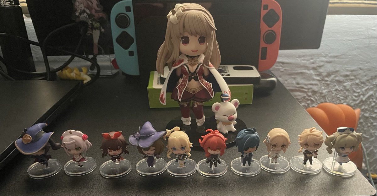 joseto567's tweet photo. Globitooooooos y regalitos adoro las figurillas de monsdat y la chica sí que es verdad que no la conozco porque ese final fantasy no lo jugué pero el moguri es la cosa más linda del mundo!!! 🎊🎊🎊🎊🎊 https://t.co/3DSdi4xTan