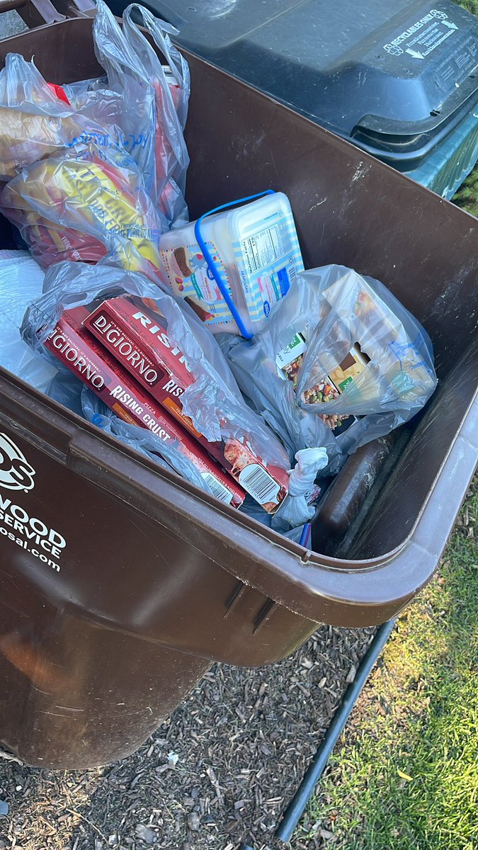 papajudd5's tweet photo. @Walmart @walmarthelp an order was delivered to my home that does not belong to me. I’ve tried for almost 24 hours to reach you to come and pick it up. In case you decide to come and get it, I put it in a storage container on the side of my house for safekeeping. https://t.co/zRWnYbogj1