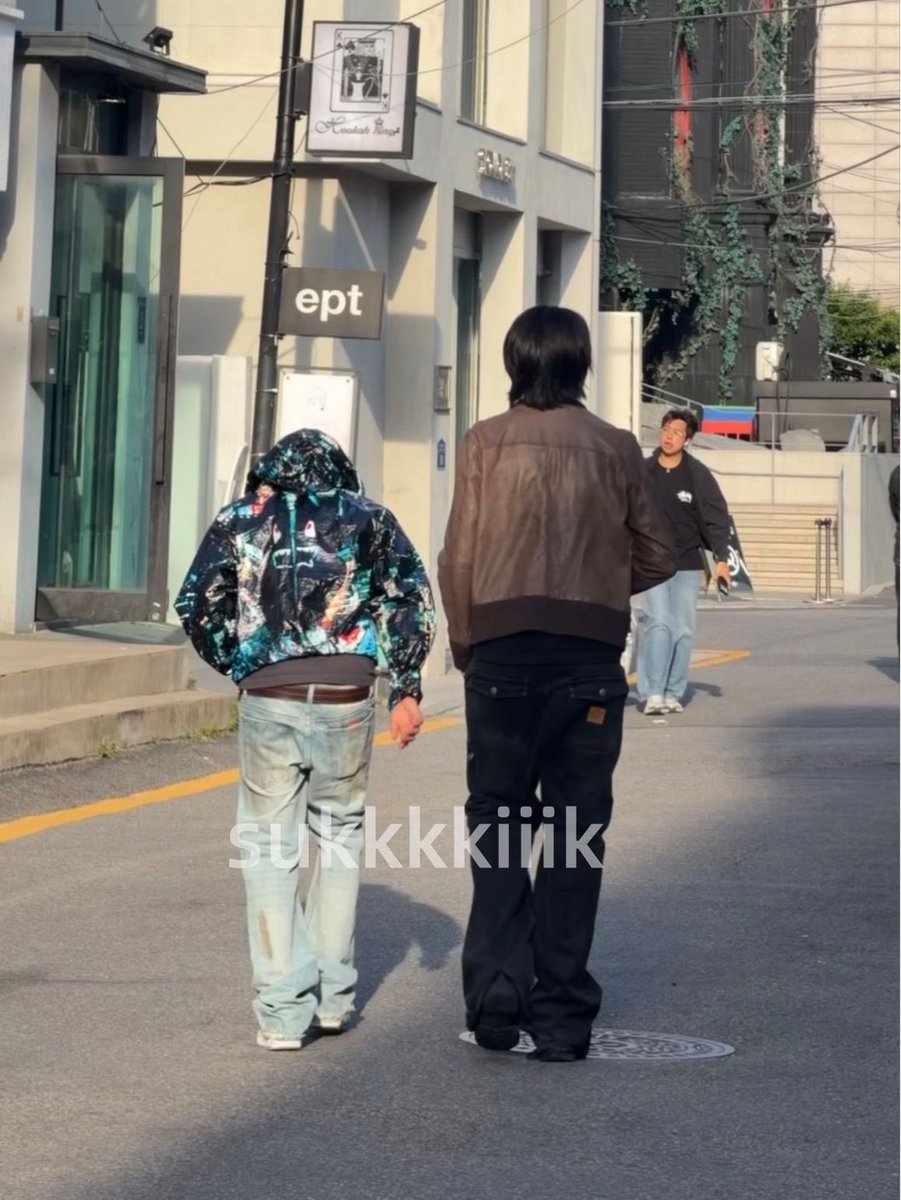 BGEB &amp; woojinie spotted today 🤭 louis really is hella tall lol 

“Just bumped into LNGSHOT in Apgujeong.
Was just out shopping with my friends when these two super stylish guys walked right past us. It took me a second to realize they were #lngshot #louis #woojin”