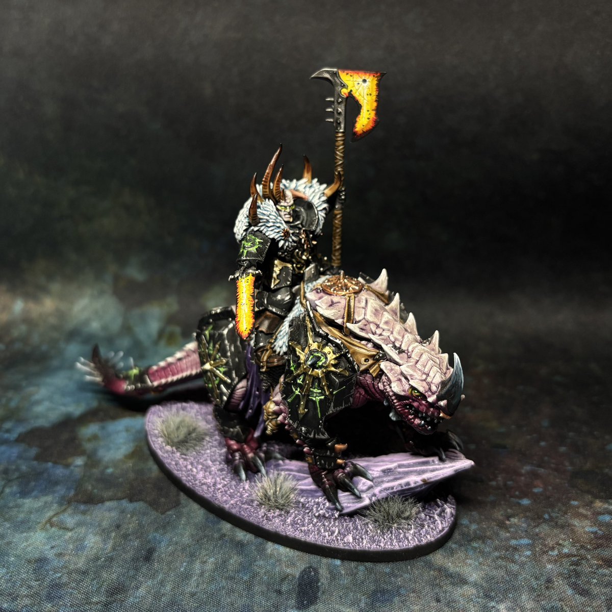 CowboyBootsMatt's tweet photo. My unique Slaves to Darkness army is for sale &amp; listed on eBay. Feel free to reach out directly if interested or you’d like to discuss a bundle price (prices are inflated due to but-it-now offers etc)

https://t.co/Y8zal20eBo https://t.co/BmIQNKOyUR