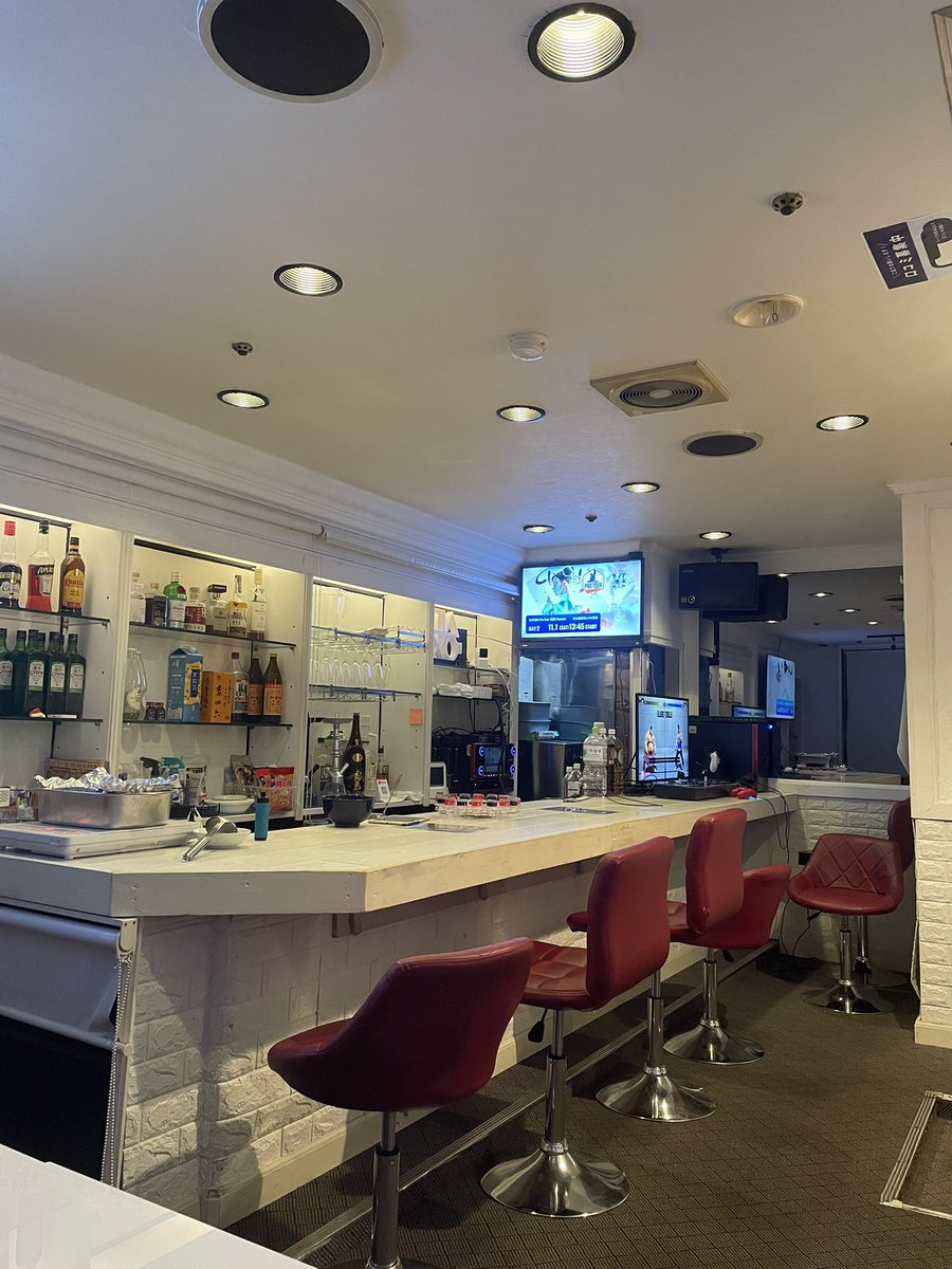 vssaloon's tweet photo. オープン致しました🤗

いろいろ遊べる連れん家bar
ゲーム🎮カラオケ🎤シーシャ💨

 #ゲームバー
 #カラオケ
#シーシャ
#シャトレーヌ錦ビル https://t.co/LcE112jzgV