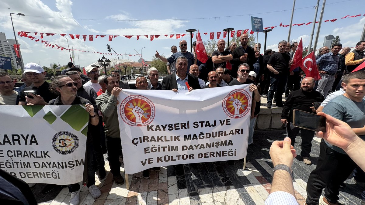 fethigurer's tweet photo. Staj ve Çırak haklı mücadeleleri destekliyoruz.
Ulus Meydanında yanlarında olduk.
#StajyerÇırakHakArayacak #StajyerÇırağaTamSigortaHakkıVerilsin
#StajÇıraklıkSgkBaşlangıcıOlsun https://t.co/ZNVUVQ6CHB