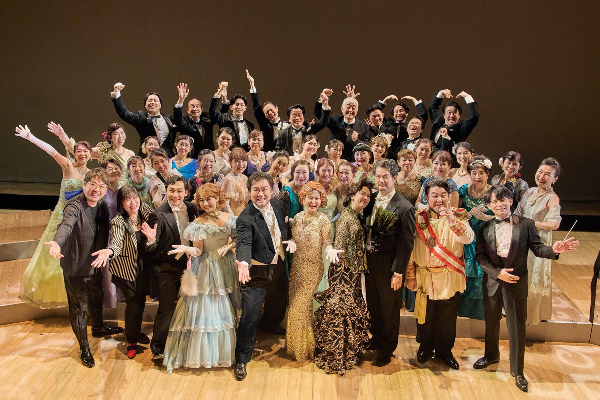 miyakoji_ag's tweet photo. 【#チャールダーシュの女王　終演】
満員御礼のうちに終演いたしました。

舞台と客席がひとつとなり、劇場全体が幸福な熱気に包まれた時間。
この特別な瞬間を皆さまと共有できましたこと、主催として心より感謝申し上げます。

#大田区チャールダーシュの女王 #満員御礼 #オペレッタ  #都路オペラ https://t.co/nOD3I28sGc