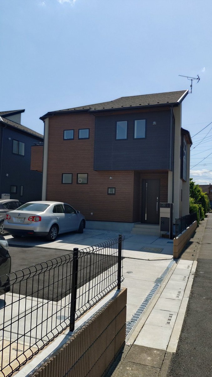 km_jetta's tweet photo. 今日は日高市に娘夫婦が購入した新居に行きました。今どきの戸建て住宅の機能性が合理的なことに驚きました。娘・娘婿・孫娘・爺婆２セットで団欒のひとときを過ごしました。 https://t.co/t0KGncY7eq