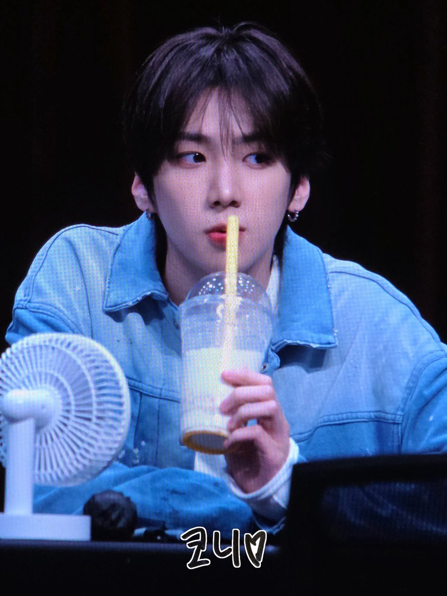 코니 tweet media