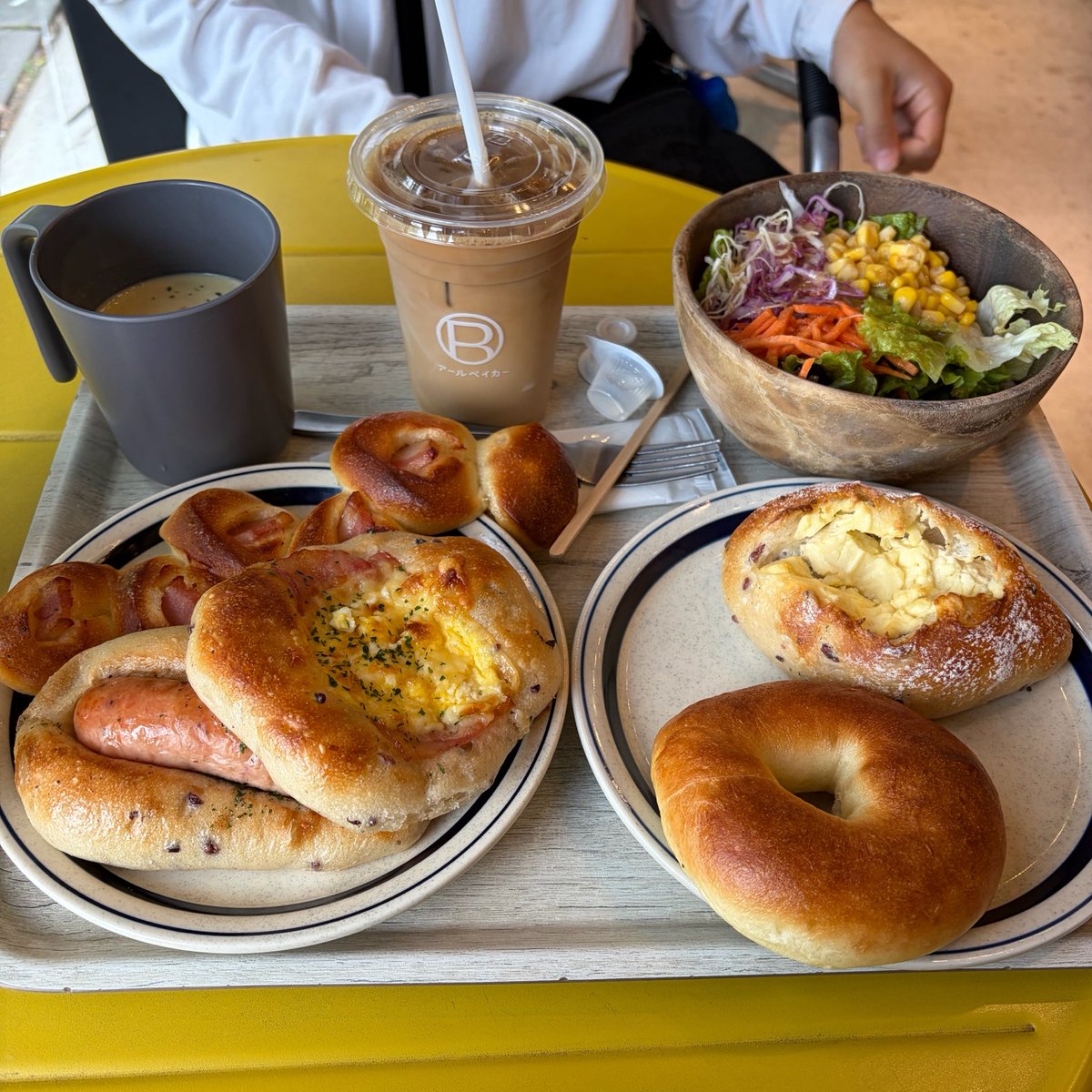 _pi__h's tweet photo. アールベーカリーめちゃめちゃだいすき🥐 https://t.co/MFOdj07qfK