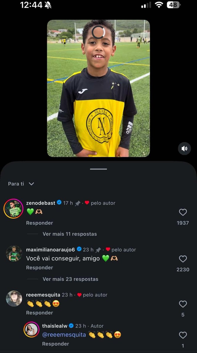 mat_1906's tweet photo. Debast e Maxi ajudaram um jovem leão a convencer a mãe a comprar-lhe um novo par de chuteiras 💚 https://t.co/LWSDNRxHi1