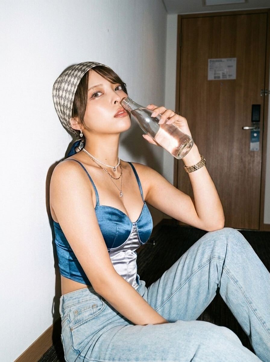 ∧∨女優の内。 tweet media