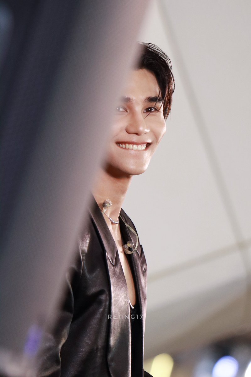 วันนี้เล่นซ่อน(ให้)หากับลำโพง 😅

#MITHxJeffSatur
#JeffSatur | <a href="/jeffsatur/">𝗝 𝗘 𝗙 𝗙 𝗦 𝗔 𝗧 𝗨 𝗥 (罗杰夫)</a> 
꒰ #reiing_ori ꒱