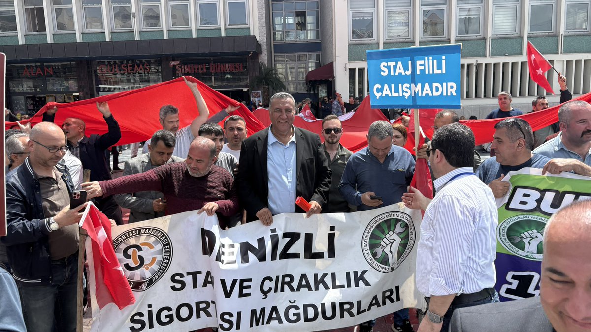 fethigurer's tweet photo. Staj ve Çıraklar hakkını istiyor.
İşe başladığı gün emekliliğe esas sigorta başlamalıdır .
#StajyerÇırakHakArayacak #StajyerÇırağaTamSigortaHakkıVerilsin
#StajÇıraklıkSgkBaşlangıcıOlsun 
 #StajyerÇırağaHakkınıVerin https://t.co/sVpQd2iHYU
