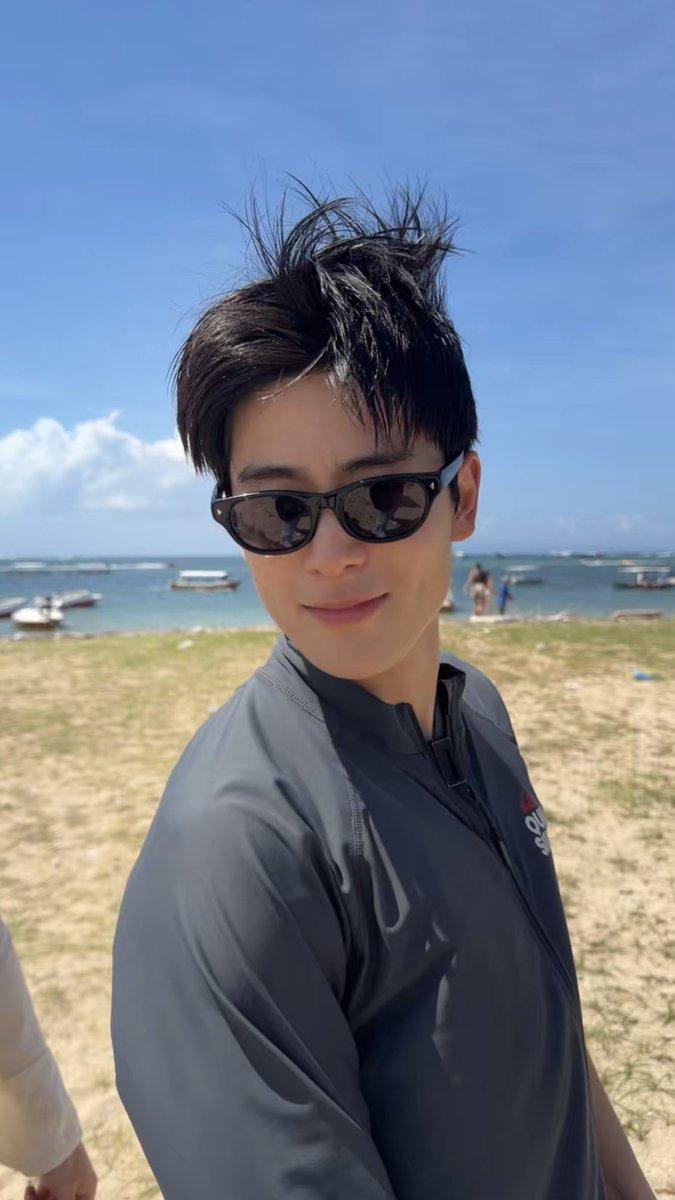 이래 tweet media