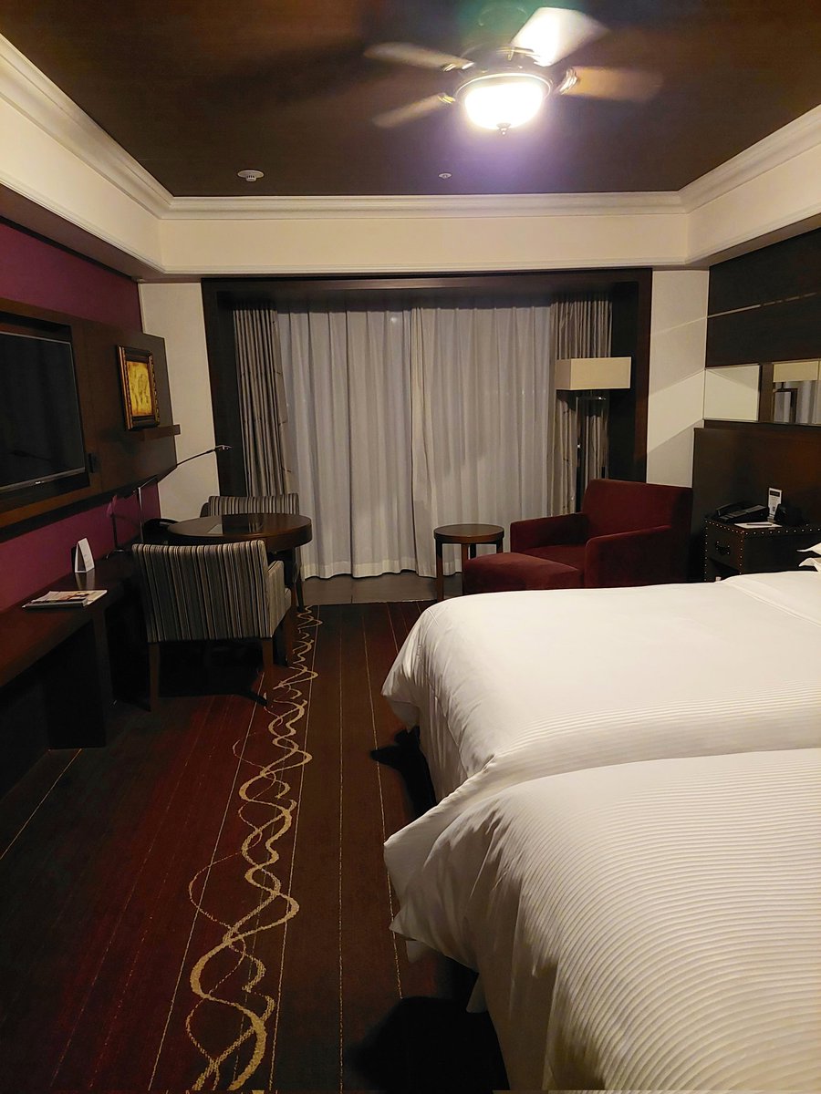 Yu10909769's tweet photo. シェラトングランデトーキョーベイ

クラブフロアのお部屋にアップグレードしていただきました🎵

ディズニーの花火は音だけ😅
心地よい風、真っ青な海と空を楽しみました😊 https://t.co/zLa0mzZx8x
