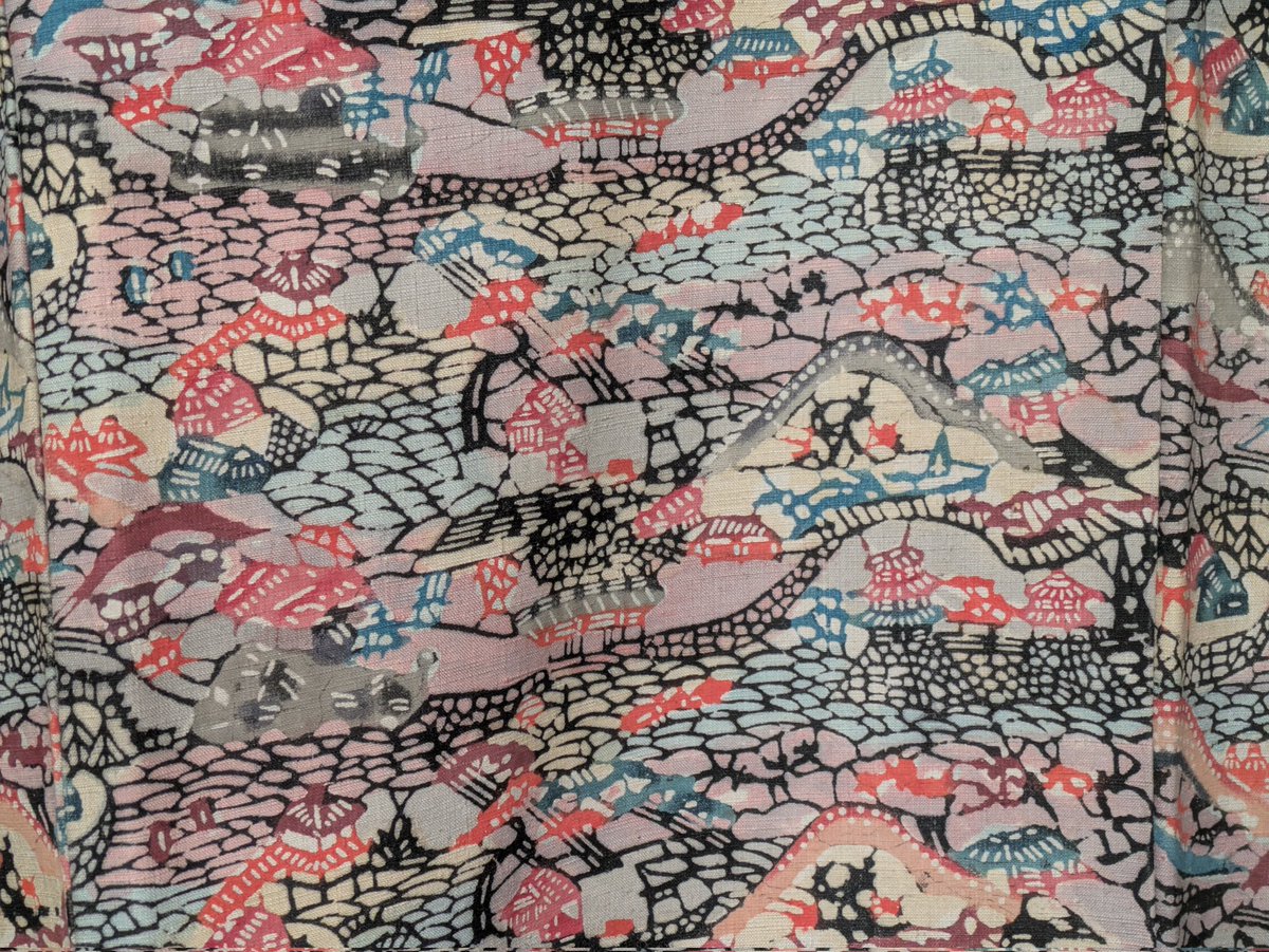 boonagon's tweet photo. 豊田市民芸館にも行きました。
型絵染めの人間国宝・芹沢銈介さんによるお城モチーフが染められた着物がとても素敵でした。このモチーフを作製されたエピソードを知りたい😆
※SNS許可済み（今回の企画展すべてOKとのこと） https://t.co/5QJhfdKiso