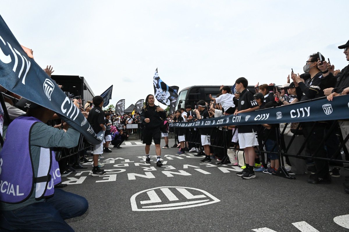 ppppppppppaulo's tweet photo. バズったので宣伝させてください！
栃木シティというチームでサッカーをやっています。
僕達は3年前までアマチュアリーグ(J5相当)でしたが、3年連続昇格して今J2まで来ました。
まだまだ他のクラブと比べたら小規模なチームです。
それでも挑戦し続ける栃木シティをぜひチェックしてみてください！！ https://t.co/8vbLHHa5AT