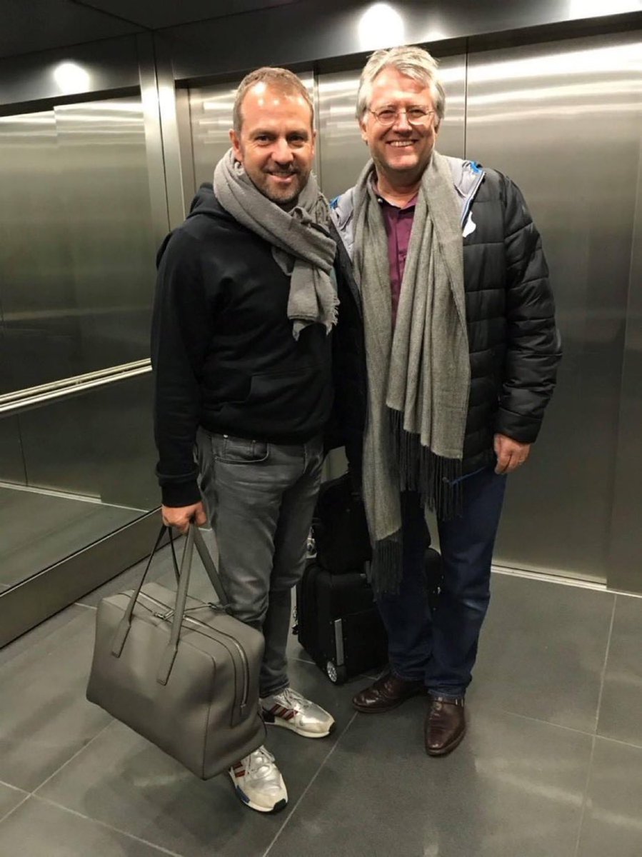 Hansi Flick ha informado al equipo de que su padre falleció esta mañana. A pesar de la dolorosa noticia, seguirá en el banquillo ante el Real Madrid.

No puedo imaginar lo difícil que debe ser dirigir al equipo apenas unas horas después de perder a un ser querido. Todo mi apoyo y