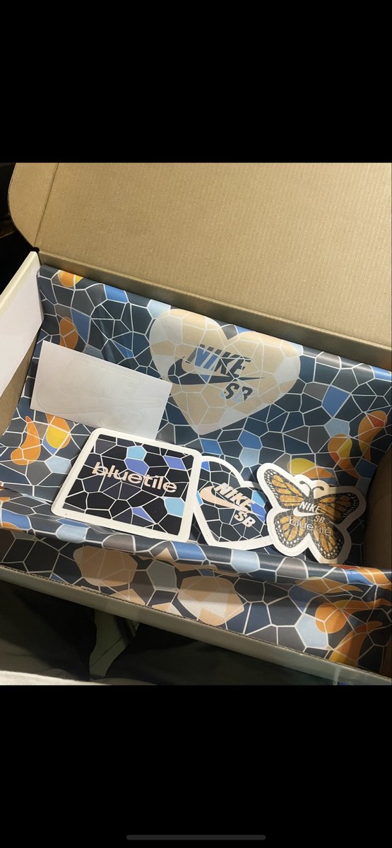kamitora125's tweet photo. Nike SB ダンク LOW x Bluetile
Pitch Blue and Black
SHOPの地元であるサウスカロライナ州に
生息する蝶である
オオカバマダラがモチーフとなって
細部に落としこまれてる仕様。
特にフラップの裏には
蝶の羽のように模様が仕込まれるとこが
面白い!
@nikesb
@bluetileSC
#IQ1323001
#SBDunk https://t.co/HnqWnEhPeJ