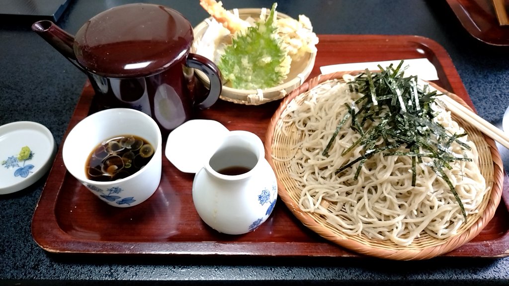 misosoru012's tweet photo. この間お墓参りに行った帰りに。
天ぷらがサックサクで美味かった🍽️ https://t.co/zfDWuHv6By