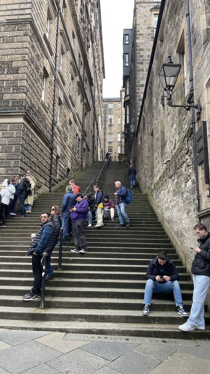 abdullahms4's tweet photo. خلال تواجدي في Edinburgh من أجمل مدن بريطانيا ، عاصمة Scotland. المدينة تجمع بين التاريخ العريق والطابع الأوروبي الهادئ، وفيها جو مختلف عن لندن ، خصوصًا في الأحياء القديمة.
#ادنبره https://t.co/hHjh9Mesmm
