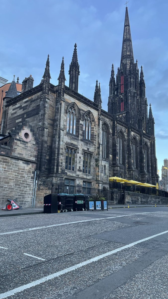 abdullahms4's tweet photo. خلال تواجدي في Edinburgh من أجمل مدن بريطانيا ، عاصمة Scotland. المدينة تجمع بين التاريخ العريق والطابع الأوروبي الهادئ، وفيها جو مختلف عن لندن ، خصوصًا في الأحياء القديمة.
#ادنبره https://t.co/hHjh9Mesmm