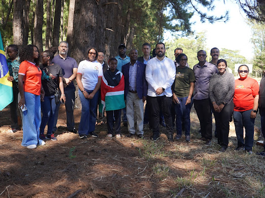 MwalimuOwenga's tweet photo. Truphena Muthoni’s accomplishment serves as a powerful reminder that ordinary actions carried out with conviction can inspire international environmental movements. #RootsOfResilience https://t.co/yM9XcuA5d5