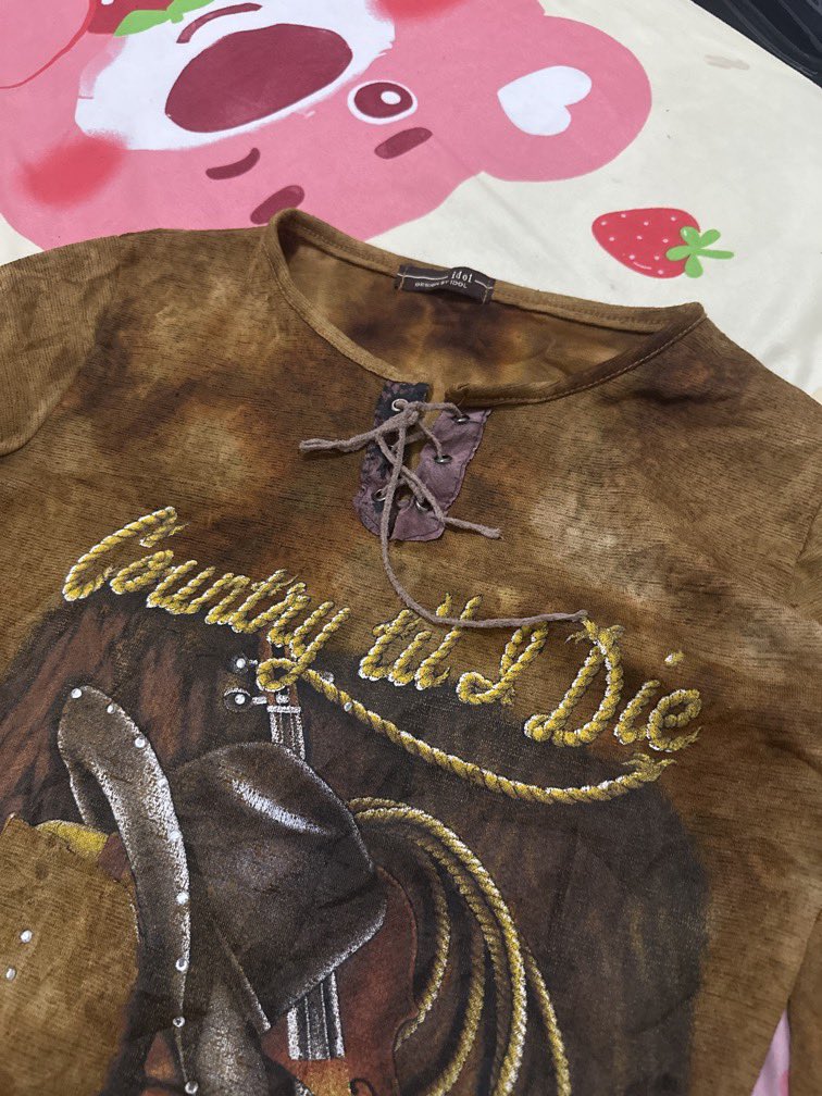 Ceyeee_'s tweet photo. preloved longsleeve y2k vintage. lucu banget tapi ternyata di aku kekecilan😭

ini cocok kalo kalian nyari yg press body yaaw, ukuran s to m

💵35K

https://t.co/82CjjA9cPM

#zonauang #zonajajan https://t.co/KUSYVPVfXc