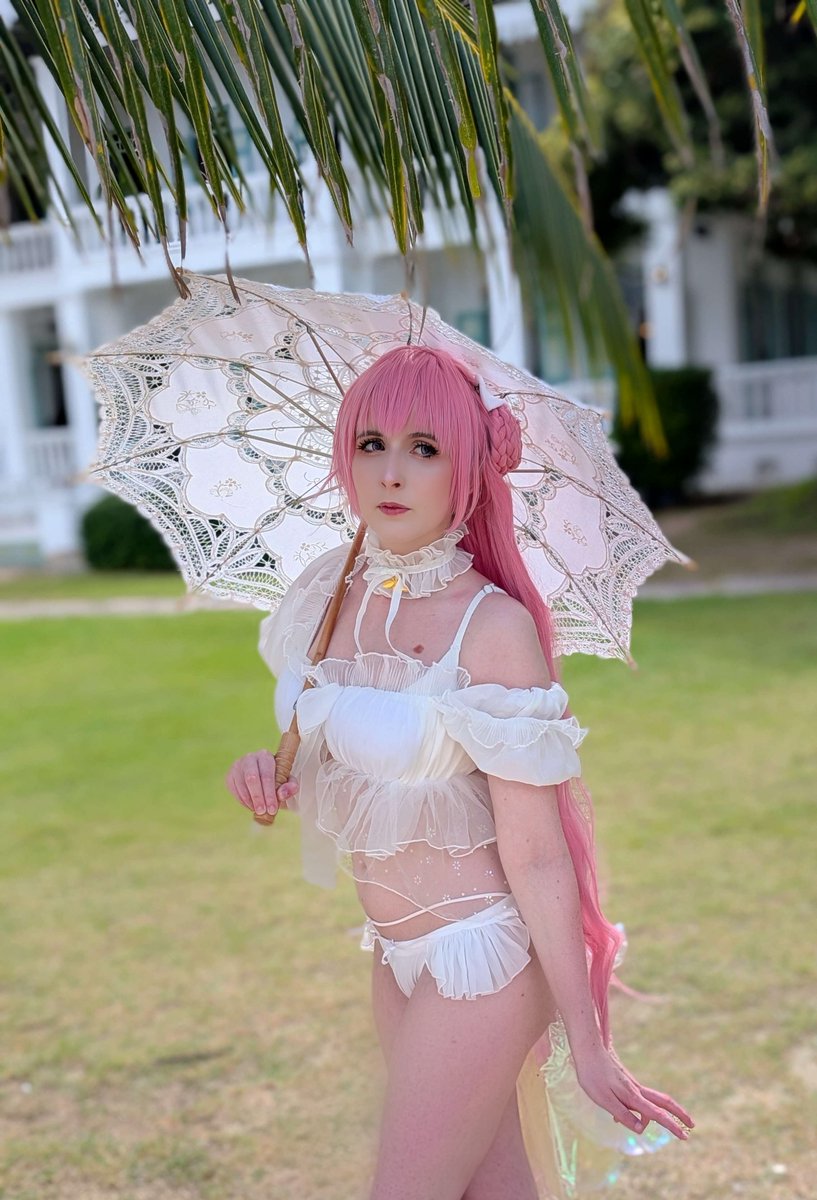 SmolMoonie's tweet photo. Why that look?
Does seeing me in this outfit surprise you?🪽

A perfect time to post my photos from Phuket 🩷 
#NIKKE #NIKKEcosplay #dorothy #dorothyserendipity #Doro https://t.co/Ma7i2NXNy4