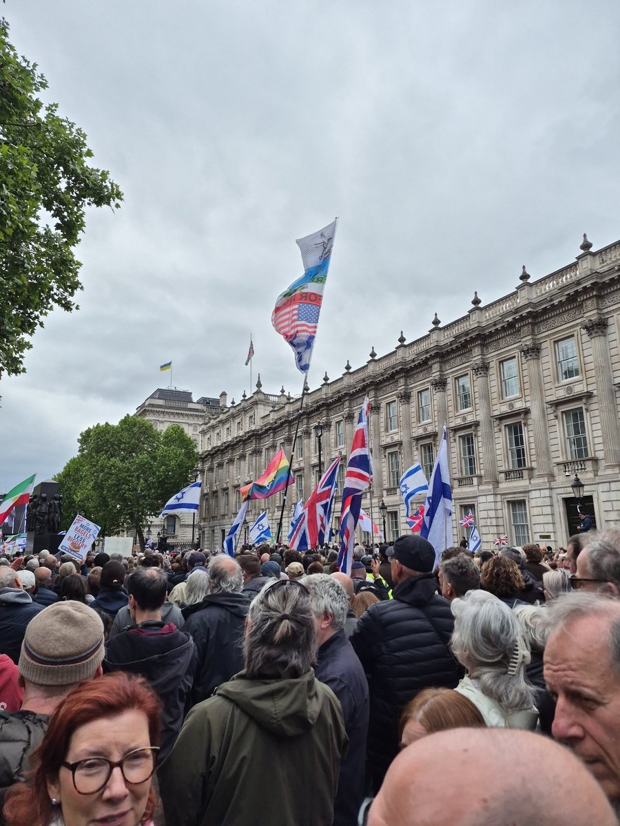 AAharonovich's tweet photo. Shame on the UK government that we have to be here!
#Mensch #BeAMensch #Whitehall #amisraelchai #Israel #antisemitism #London #DowningStreet https://t.co/AvFA4pmeYK