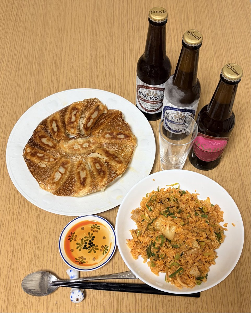 u1fe's tweet photo. #今日の晩御飯 
#クラフトビール 🍺 
ツーリングでゲットした🍺
冷凍餃子と冷凍チャーハンにキムチを足して🤤 https://t.co/uuea2t9w3v