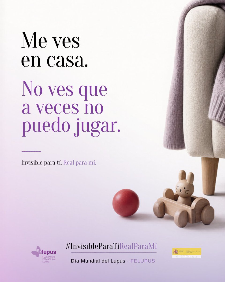 Felupus's tweet photo. El lupus también entra en casa.

En el juego que se queda a medias.
En el cuento que hoy no puedes terminar.
En el “ahora no puedo” que duele decir.
En la culpa de querer estar y no tener fuerzas.

#InvisibleParaTiRealParaMí #DíaMundialDelLupus #Lupus #Felupus2026 #Fatiga https://t.co/746es03ny2