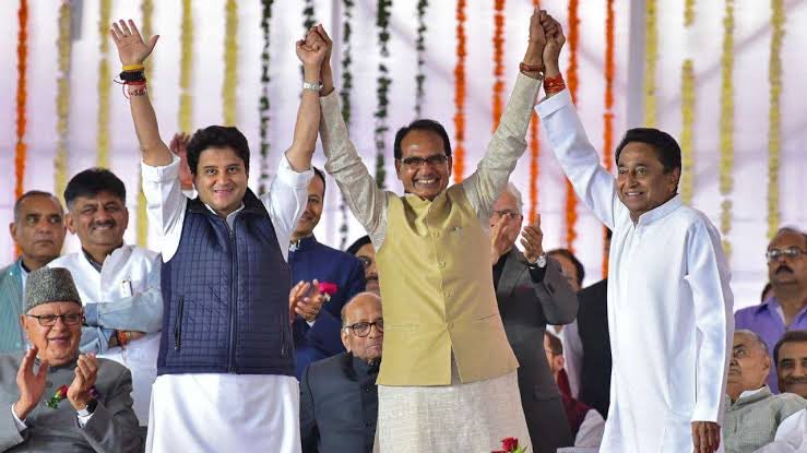 2018 में जब कांग्रेस की सरकार बनी थी तब शिवराज सिंह चौहान कमल नाथ के शपथ ग्रहण समारोह में आए थे।