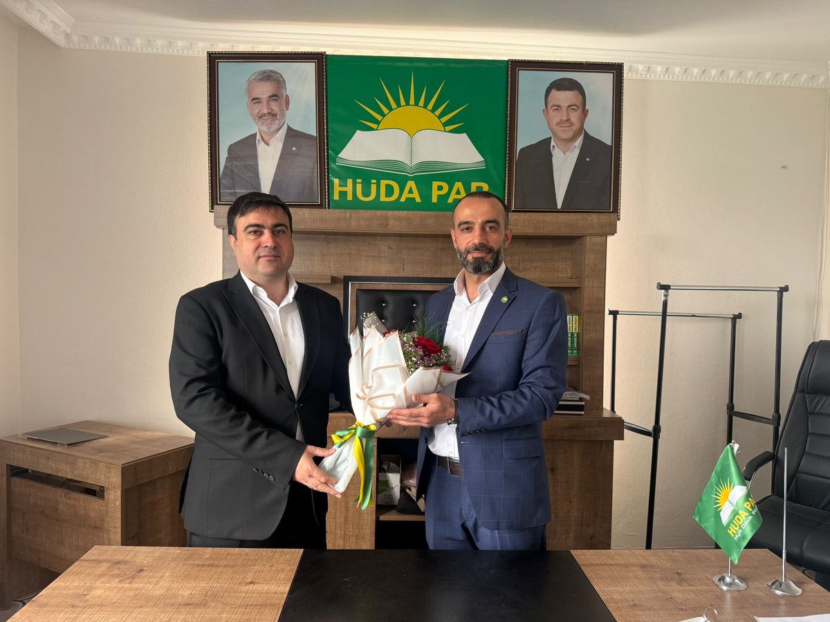 A_kerimOrtac's tweet photo. Saygıdeğer dava arkadaşlarım,
İlçe başkanlığı görevimi, kıymetli kardeşim Veysel Kaya Başkanımıza devretmiş bulunuyorum.

Kendisine bu önemli görevde üstün başarılar diliyor, yeni dönemde ilçemize ve davamıza hayırlı olmasını temenni ediyorum.

Çalışmaya devam… https://t.co/qMFkxPqU1A