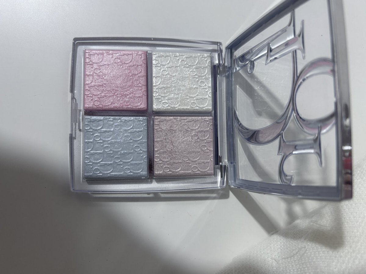pwpworpmpm's tweet photo. ไฮไลท์ Dior Backstage Glow Maximizer Palette #002 Frosted Opal Glow ✨ 
1300฿

บรัช Dior Backstage Rosy Glow💗
 #001 Pink
  900฿

ทุกชิ้นไม่มีอุปกรณ์สแกนขึ้นแท้ 💯<ค่าส่งตามบิล>ไม่รับผ่อน / งดต่อ
#ส่งต่อdior #ส่งต่อเครื่องสําอาง #ส่งต่อเครื่องสําอางมือสอง #เครื่องสําอางค์มือสอง https://t.co/vXWqAFAU3q