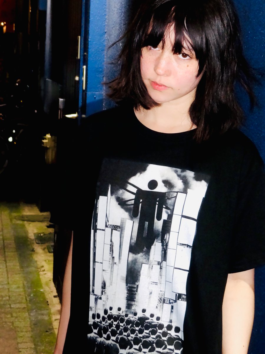 BUGVISION's tweet photo. BUG/VISION - NEW OFFICIAL GOODS
“LOGO T-SHIRT”

DROP : 2026.05.24
PRICE : ¥3,000
SIZE : L ONLY

Model : me.bigboy (Instagram)
ライブハウス限定 https://t.co/RxO6qCbqlE