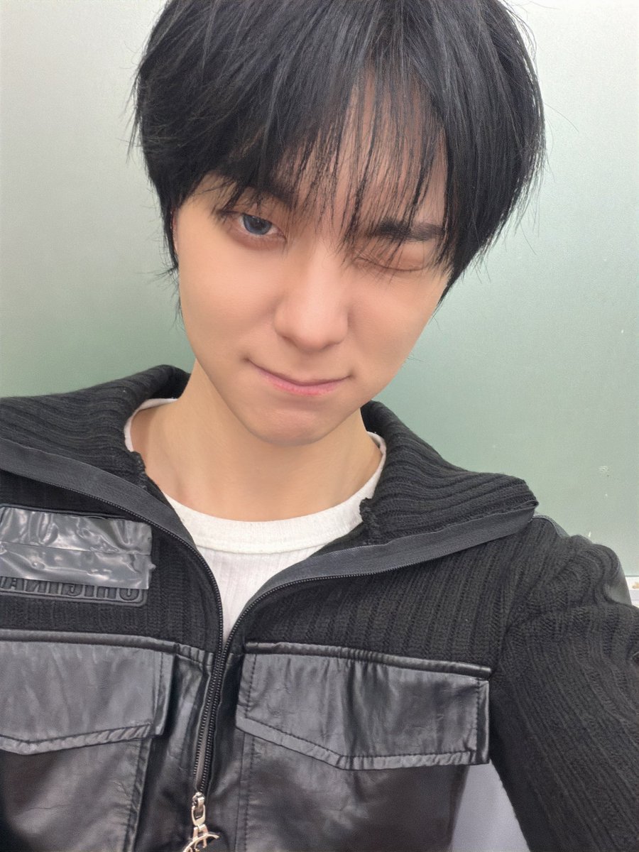 [#OX]

엑스더리그 완 ! 오늘도 고마워 포애기 💙🌙

#OMEGA_X #오메가엑스
#제현 #JEHYUN
