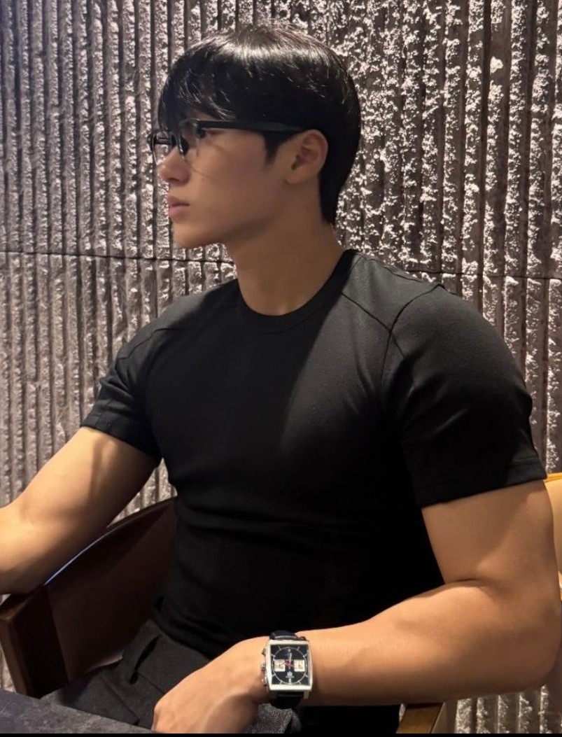 atz_san_luv3001's tweet photo. チェサン、大狂わせ組み合わせ
黒Tオールバック眼鏡vs黒Tノーセット眼鏡

結論 : どちらも危険 https://t.co/X28fq5TTQG